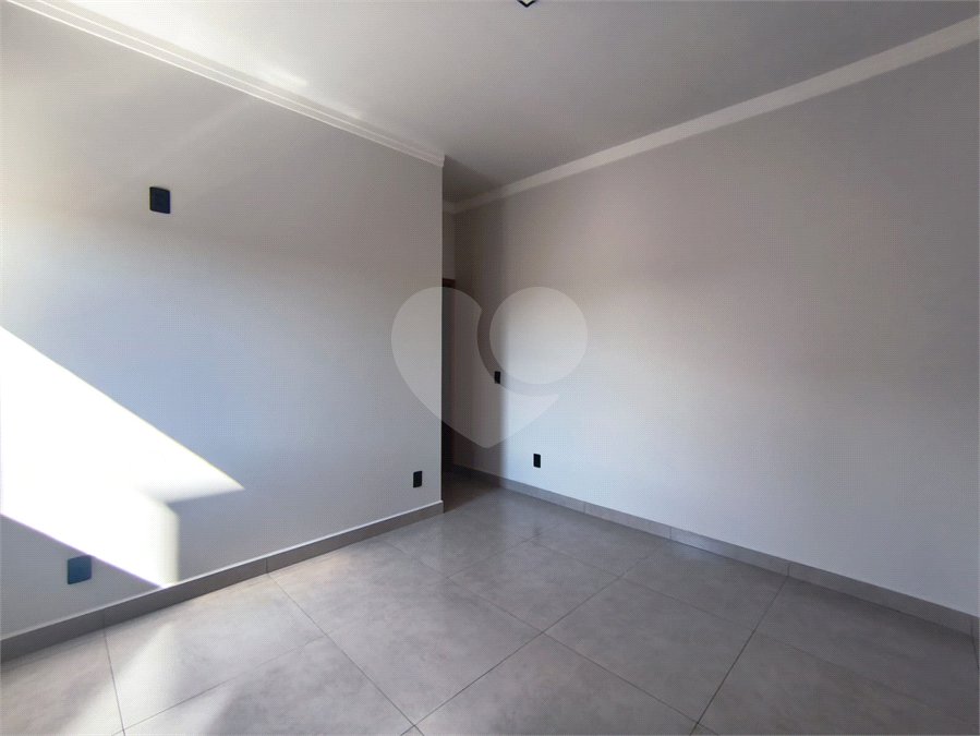 Casa à venda com 3 quartos, sendo 2 suítes, no condomínio Tivolli, Itapetininga - SP