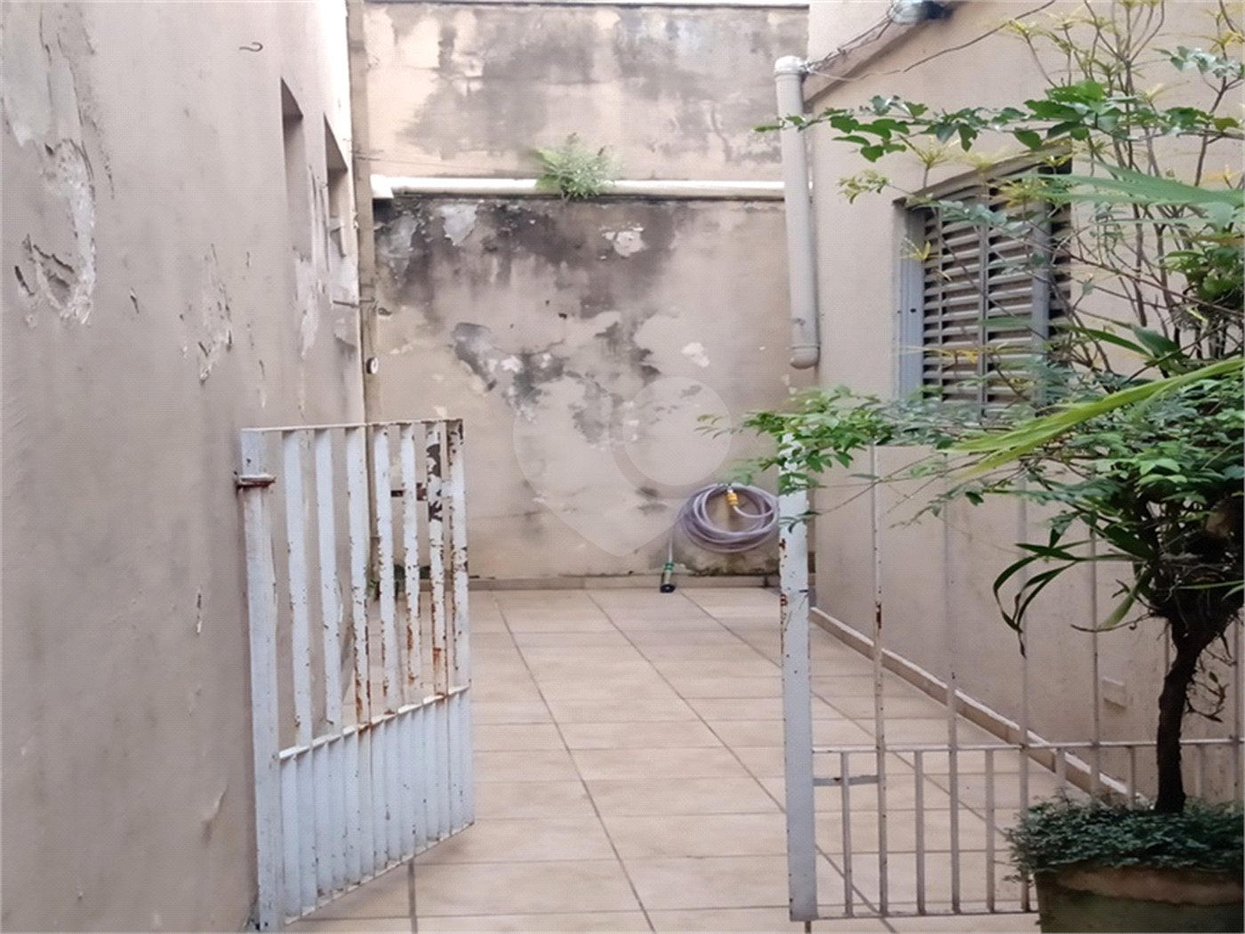 Sobrado à venda com 8 quartos, sendo 2 suítes, em Parada Inglesa, São Paulo, SP