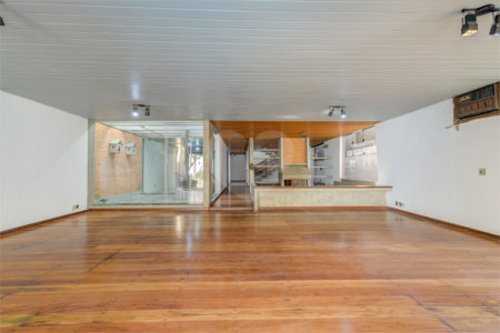 Casa à venda com 5 quartos, sendo 3 suítes, em Alto da Boa Vista, São Paulo, SP