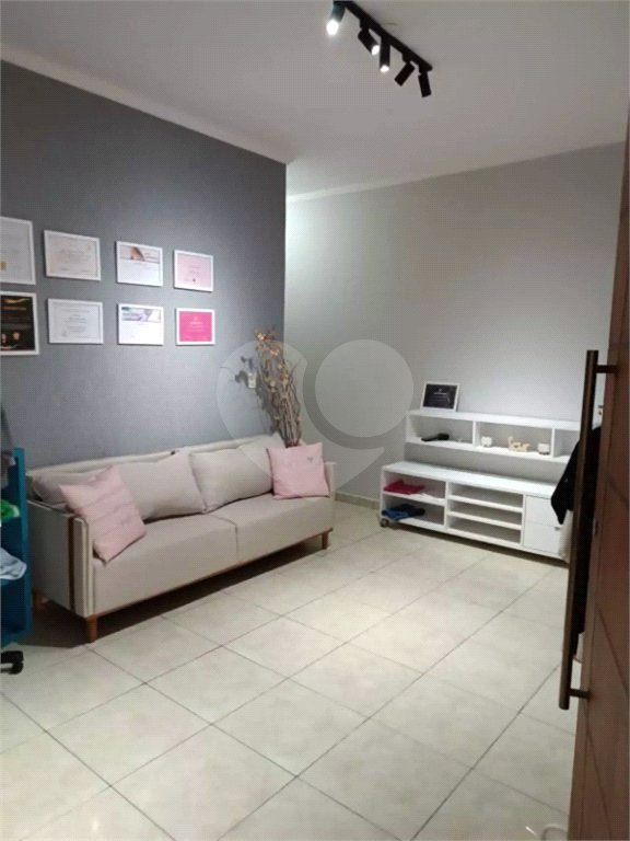 Sobrado à venda com 3 quartos, sendo 1 suíte, em Jardim Karolyne, Votorantim, SP