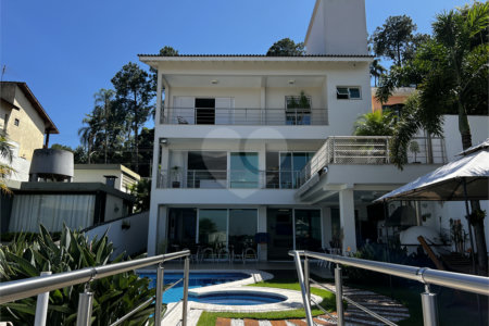 Sobrado à venda com 4 suítes em Vila Irmãos Arnoni, São Paulo, SP