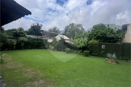 Casa à venda com 5 quartos, sendo 1 suíte, no condomínio Pedra Bonita, Rio de Janeiro - RJ