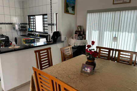 Casa à venda com 3 quartos, sendo 1 suíte, no Centro, Itapetininga, SP
