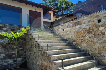 Casa à venda com 8 quartos, sendo 7 suítes, em Ferradura, Armação dos Búzios, RJ