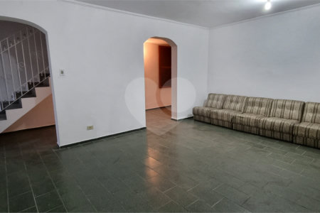 Casa à venda com 3 quartos, sendo 1 suíte,  em Jardim Rosa Maria, São Paulo, SP