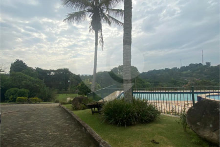 Casa à venda com 4 suítes no condomínio Vale da Santa Fé, Vinhedo - SP