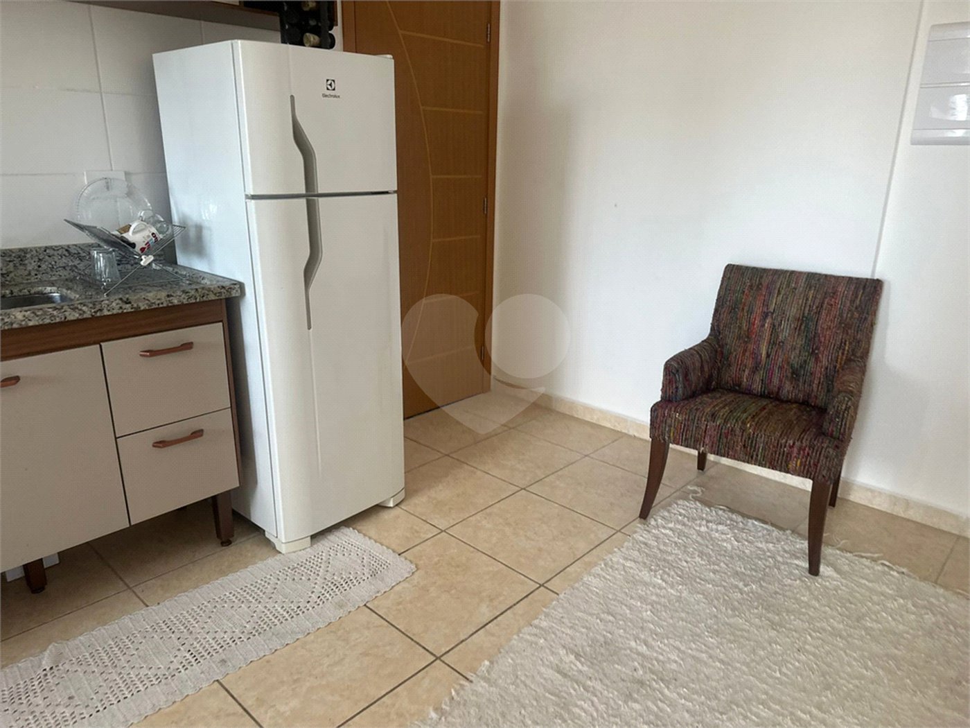 Apartamento à venda ou para alugar com 2 quartos, sendo 1 suíte,  em Guilhermina, Praia Grande, SP