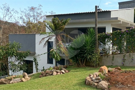 Casa à venda com 3 quartos, sendo 1 suíte, em Prinstrop, Gramado, RS