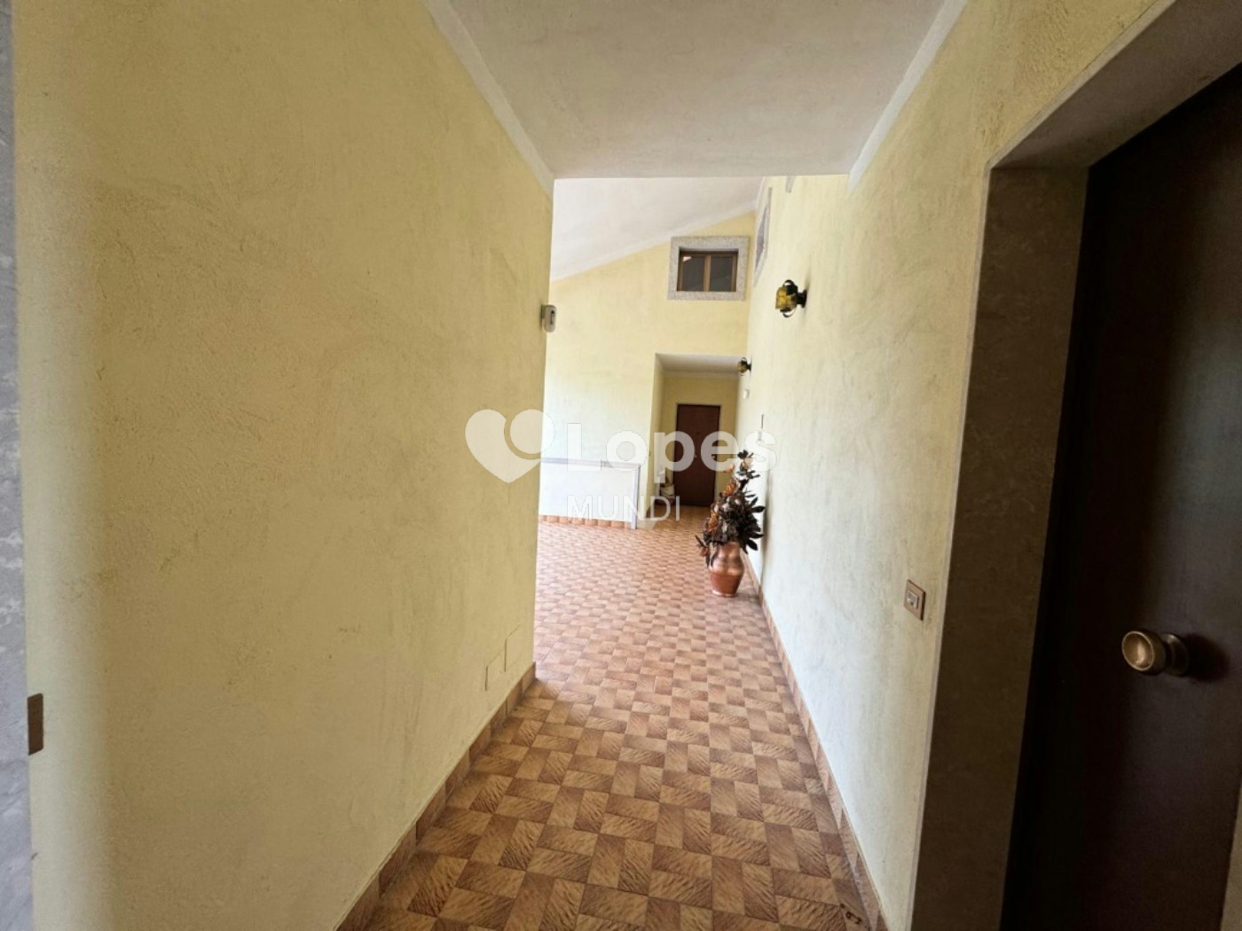 Casa multifamiliar à venda em Verona, Itália – 3 unidades e 12.000 m²