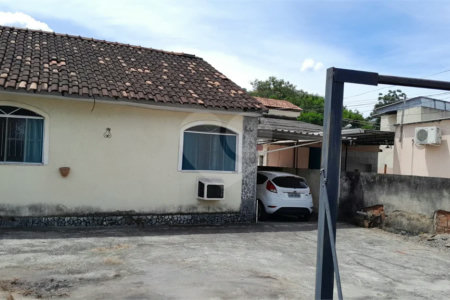 Casa à venda com 3 quartos em Santíssimo, Rio de Janeiro, RJ