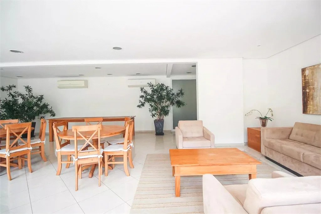 Apartamento à venda com 3 suítes em Real Parque, São Paulo, SP