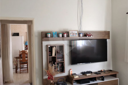 Casa Térrea com 3 dormitórios.