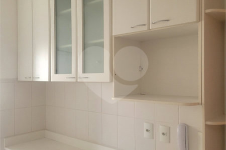 Indaiatuba - Venda - Apartamento no Condomínio Portal das Flores com 64 m², 3 dorms, sendo 2 com armários planejados, , WC social, cozinha planejada e totalmente integrada com a lavanderia, varanda, , 02 vagas de garagem. Excelente localização, a poucos metros do Shopping Polo, mercados, padaria,