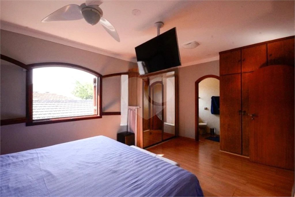 Casa com 4 Dormitórios sendo 1 suíte, com 3 Vagas
