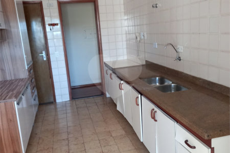 Apartamento à venda com 3 quartos, sendo 1 suíte, em Santo Amaro, São Paulo, SP