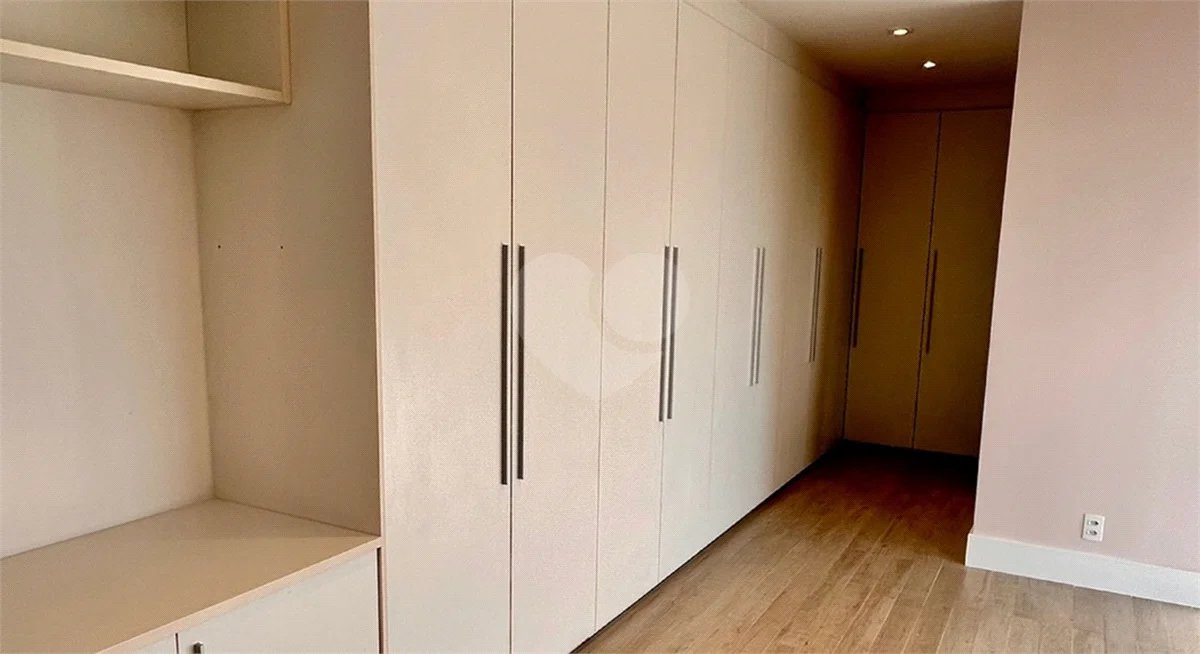 Cobertura Triplex 500M2, 4 suítes, 6 vagas para locação ou venda