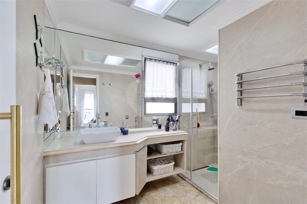 Apartamento à venda com 3 quartos, sendo 1 suíte, em Jardim Marajoara, São Paulo, SP