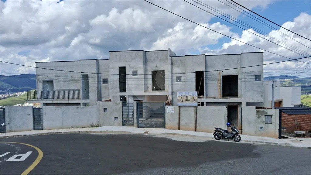 Sobrado moderno com 2 Suítes e vista Privilegiada no Jardim Bandeirantes, Poços de Caldas