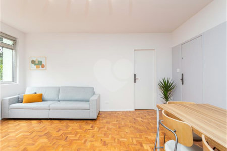 Excelente oportunidade para reformar e ficar com o apartamento dos seus sonhos!
