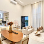 Indaiatuba - Casa condomínio Park Vista Real - AT : 200m - AC : 140m - Boiller Instalado - torneiras quentes - 3 quartos : sendo 1 suite - Suite - Ar Condicionado Samsung 12 Btu’s; arandelas de cabeceira , Dommus Closet . Esquadria , porta automática . 2 Quartos - Ar Condicionado Samsung 9 Bt