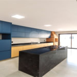 Indaiatuba- Jardim Bom Sucesso - Venda: R$ 765.000,00 - Área total: 150m² Área construída: 115m² - 3 dormitórios sendo 1 suíte com armário planejado; Cozinha integrada; Sala para dois ambientes; Banheiros com box gabinetes e espelhos; Área gourmet com churrasqueira a carvão e móveis planejados;