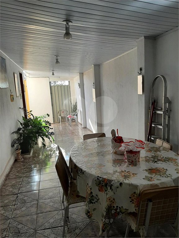 Casa com Salão Comercial no Aracy