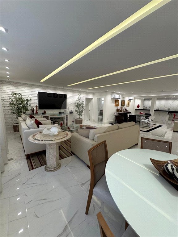 Apartamento à venda com 2 quartos e 3o reversível, no Baixo Jardins