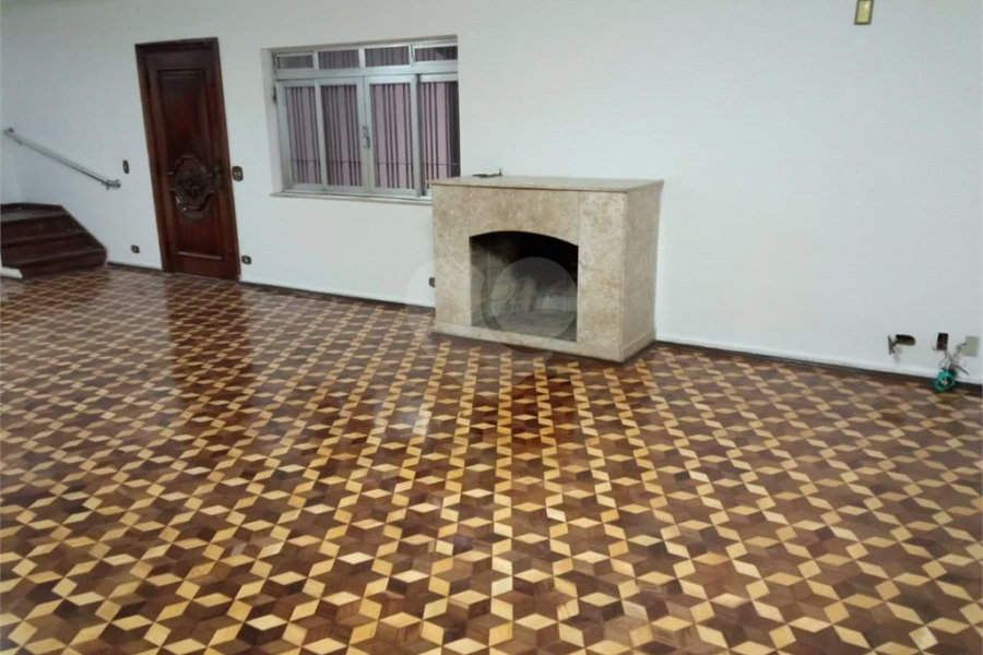 Excelente Sobrado com 04 suítes. Venha fazer uma visita.