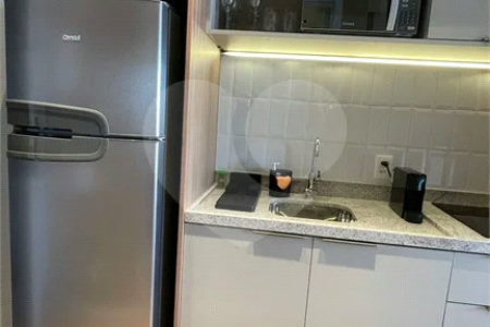 Apartamento mobiliado no Planalto Paulista com 1 dormitório e varanda.