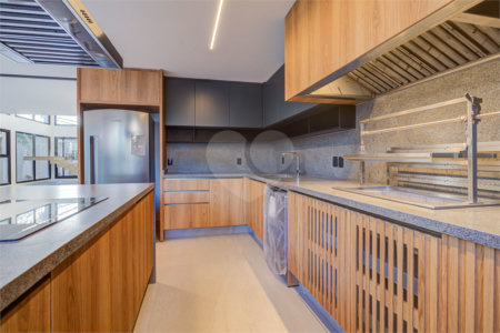 Casa à venda com 3 suítes em Granja Julieta, São Paulo, SP