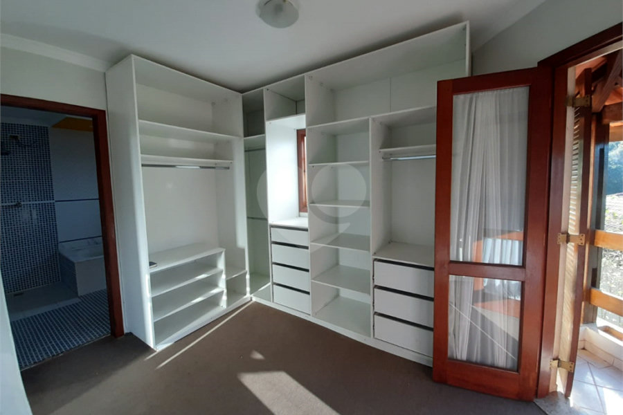 Casa à venda com 5 quartos, sendo 1 suíte, no condomínio Alpes de Mairiporã, Mairiporã - SP