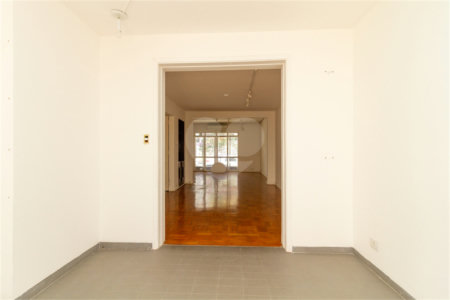 Sobrado à venda com 3 quartos, sendo 1 suíte, em Vila Olímpia, São Paulo, SP