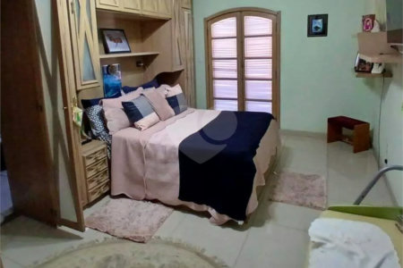 Sobrado à venda com 4 quartos, sendo 2 suítes, em Vila Santa Maria, São Paulo, SP