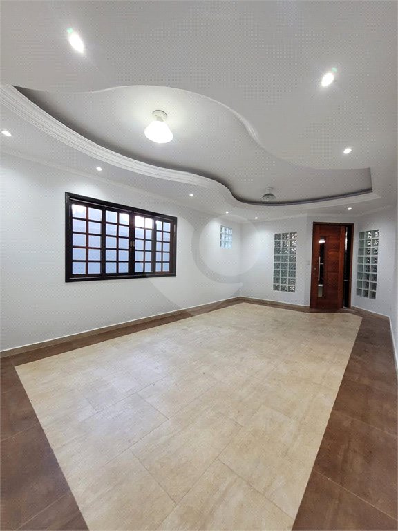 Sobrado à venda com 3 quartos, sendo 1 suíte,  em Jardim Ana Rosa, Suzano, SP