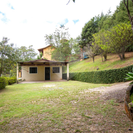 Casa à venda ou para alugar com 5 quartos, sendo 2 suítes, no condomínio Restinga Verde, São Roque - SP