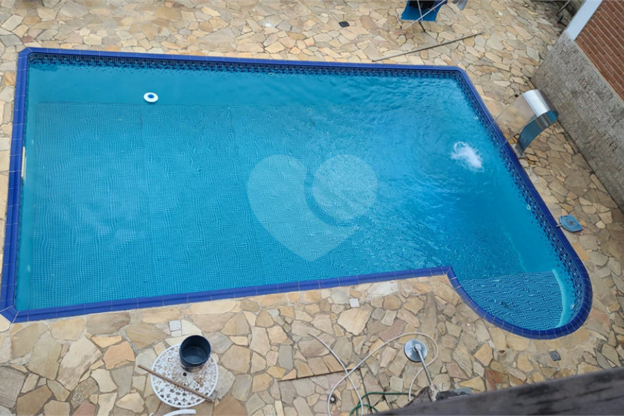 Casa à venda com 4 quartos, sendo 1 suíte, no condomínio Parque Suiça, Caieiras - SP