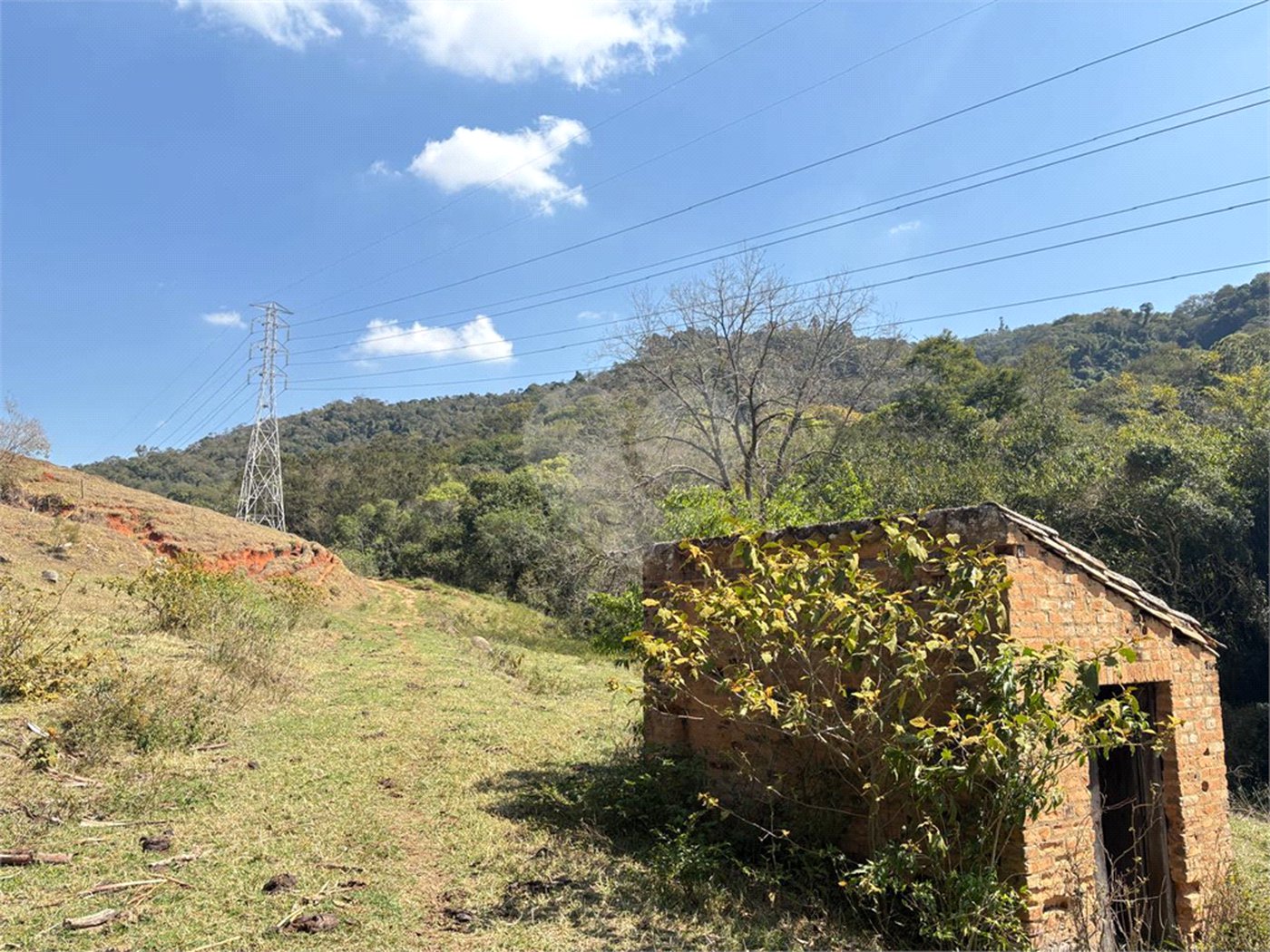 Sítio à venda com 3 suítes em Bairro do Cambará, São Roque, SP