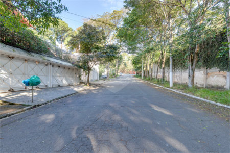 Sobrado à venda com 3 quartos, sendo 1 suíte, em Alto da Boa Vista, São Paulo, SP