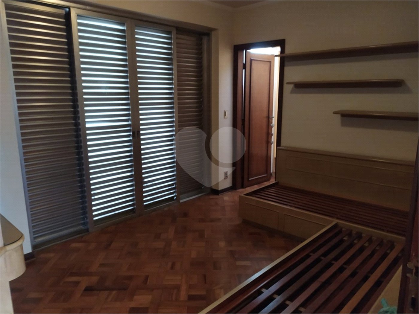 Casa à venda com 4 quartos, sendo 2 suítes, em Jardim das Vertentes, São Paulo, SP