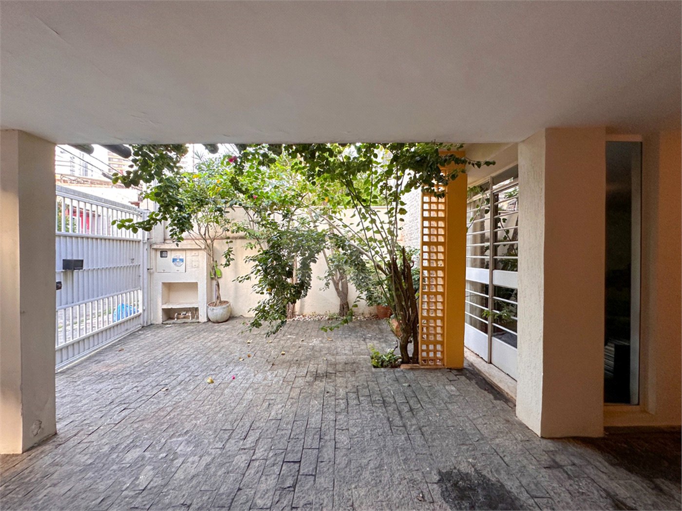 Casa à venda com 3 quartos, sendo 1 suíte,  no condomínio Barão do Triunfo, São Paulo - SP