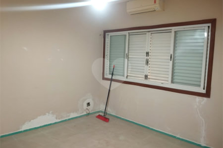 Sobrado à venda com 4 quartos, sendo 3 suítes, em Altos do Jaraguá, Araraquara, SP