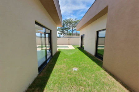 Casa à venda com 3 suítes no condomínio Via Castelli, Louveira - SP