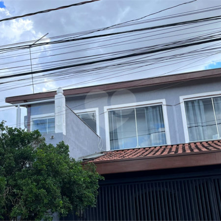 Sobrado à venda com 5 quartos, sendo 2 suítes,  em Jardim da Granja, São José dos Campos, SP