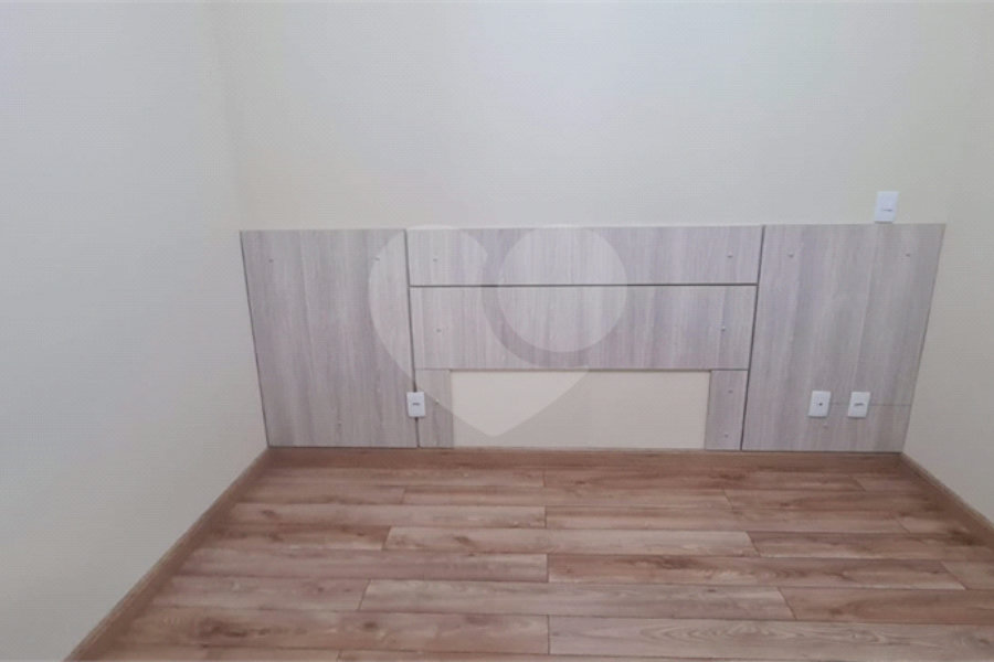 Casa à venda com 3 quartos, sendo 1 suíte, no condomínio Alvorada Parque Vitória, São Paulo - SP