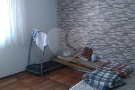 Casa à venda com 4 quartos, sendo 1 suíte, em Vila Pirajussara, São Paulo, SP