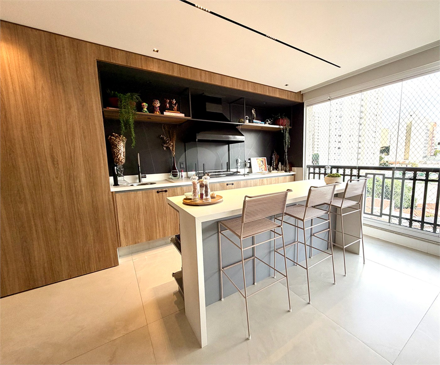 Apartamento à venda com 3 suítes em Vila Romana, São Paulo, SP