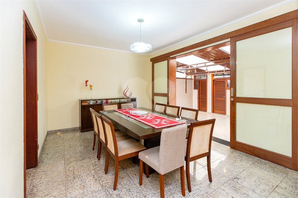 Casa à venda com 5 quartos, sendo 3 suítes,  no condomínio Residencial Morumbi, São Paulo - SP