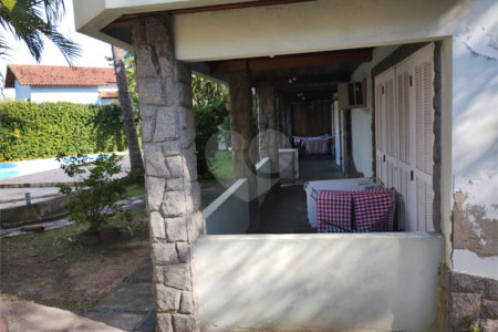 Casa à venda com 5 quartos, sendo 3 suítes, no condomínio Vilarejo, Rio de Janeiro - RJ