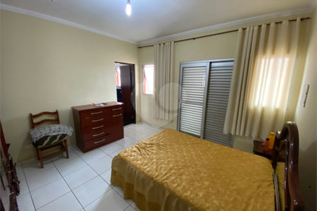 Sobrado à venda com 3 quartos, sendo 1 suíte, em Jardim dos Ipês, Suzano, SP