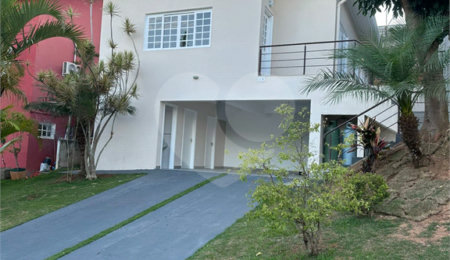 Casa à venda com 4 quartos, sendo 1 suíte,  no condomínio Jardim das Acácias, Cotia - SP